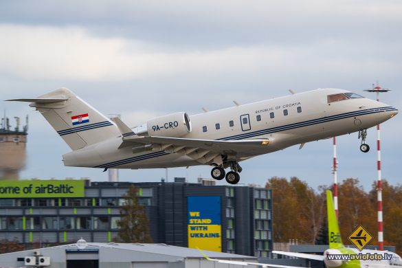 Bombardier Challenger 604 (CL-600-2B16)